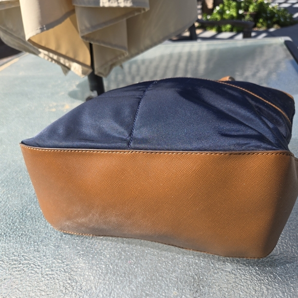 MICHAEL KORS KEMPTON POCKETS SHOULDER BAG LEATHER / NYLON - Picture 6 of 15